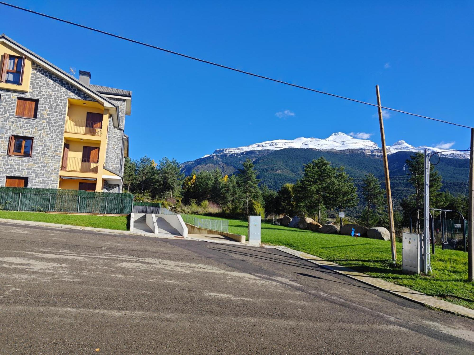 Apartamento a estrenar en Villanúa Exterior foto